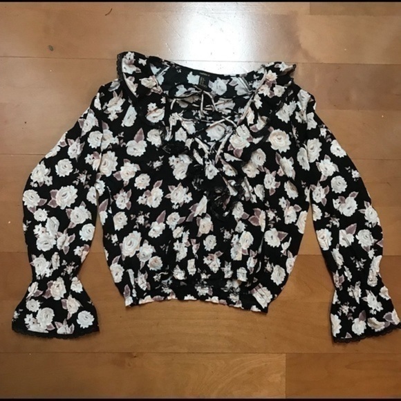 Forever 21 floral scrunched top size XS - Picture 2 of 7